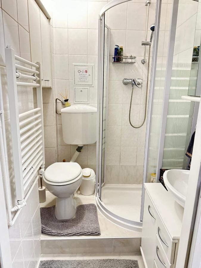 Cosy & Quiet In 17Th District Apartment Wina Bagian luar foto